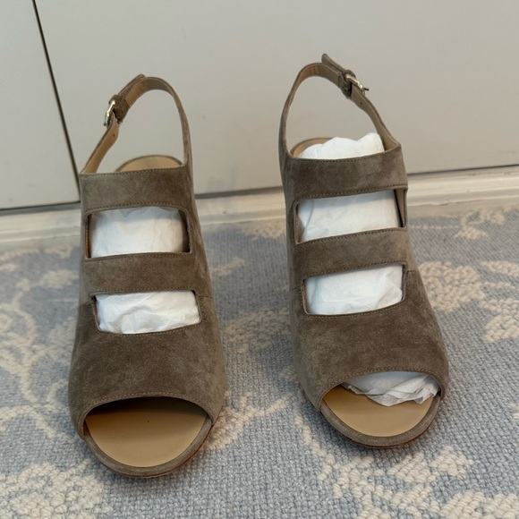 Chanel Interlocking CC Logo Suede Slingback Sandals, Size 42 - Picture 15 of 16